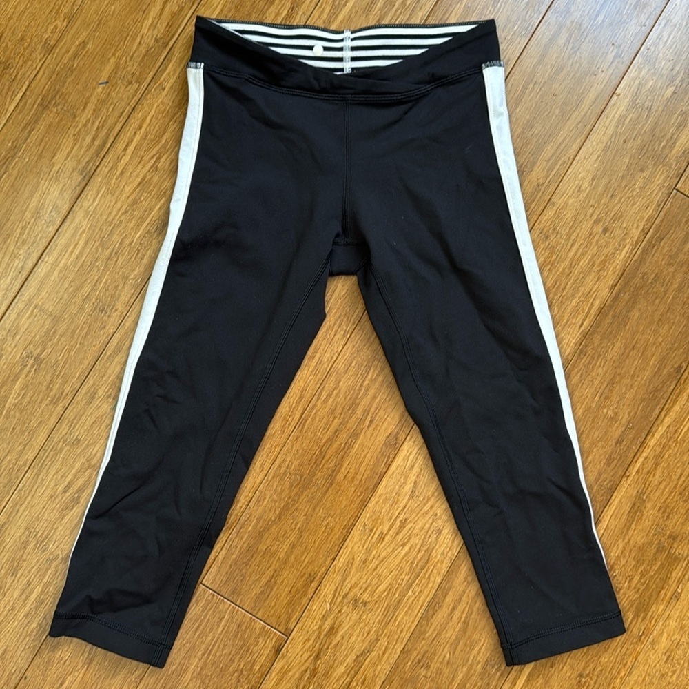NEW WOT LULULEMON Crop Leggings Black/White sz 2